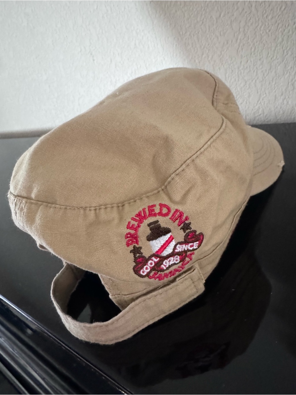 RED STRIPE HAT - Picture 3 of 7